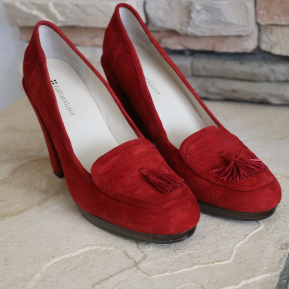 Red Suede Pumps 4" Heel Tassle Naturalizer 9.5